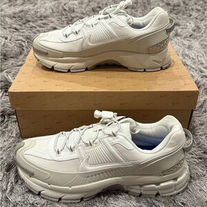 Nike Zoom Vomero Roam Summit White. Womens 7.5 or 8